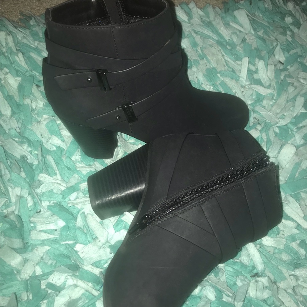 Cute NEW black booties